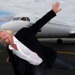 Richard Branson prøve at flyve.