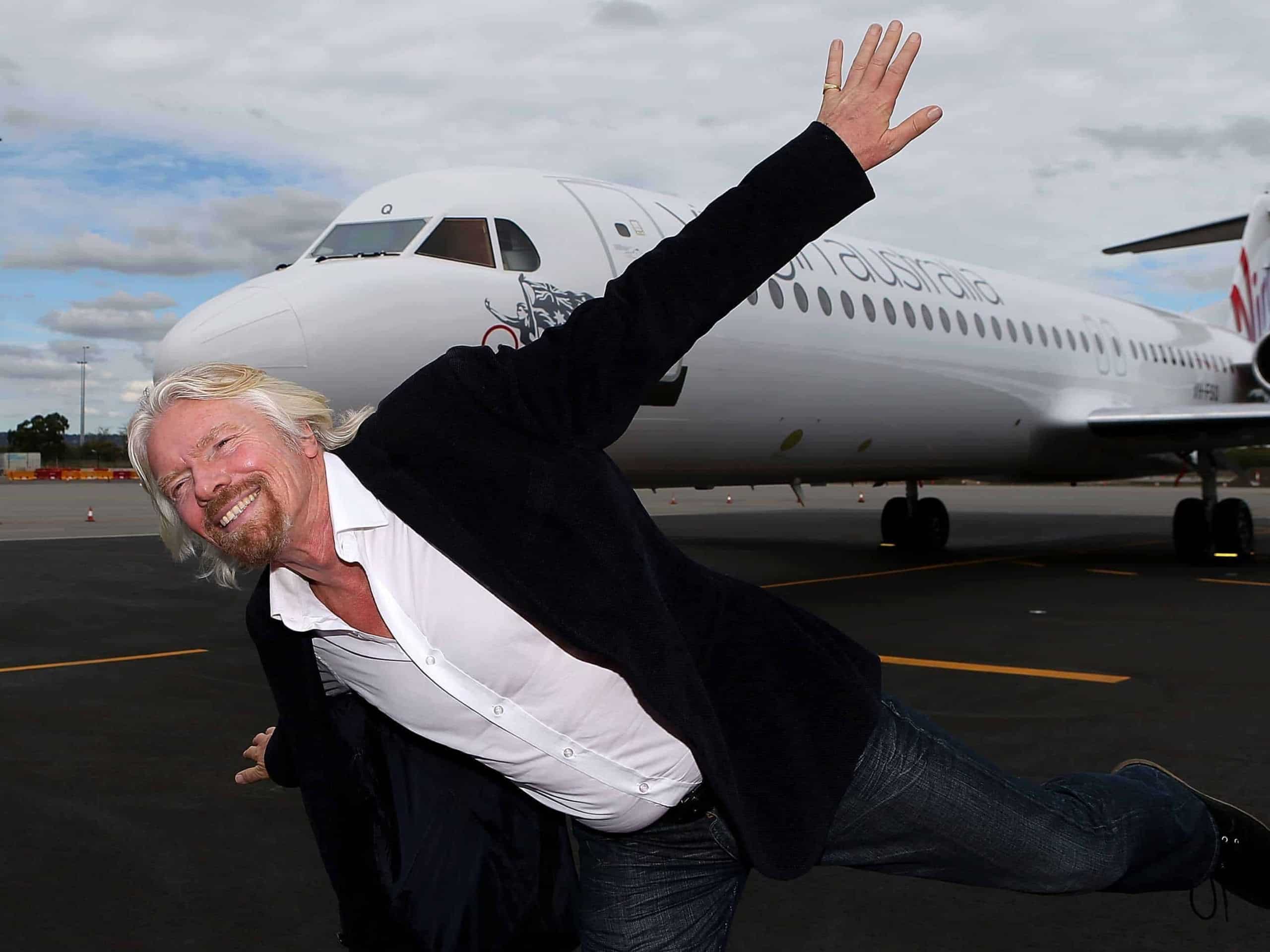 Richard Branson prøve at flyve.