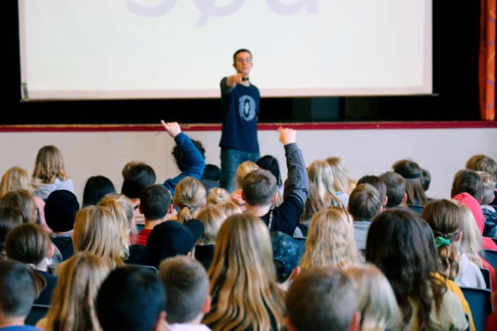 Jesper Sehested holder foredrag for elever